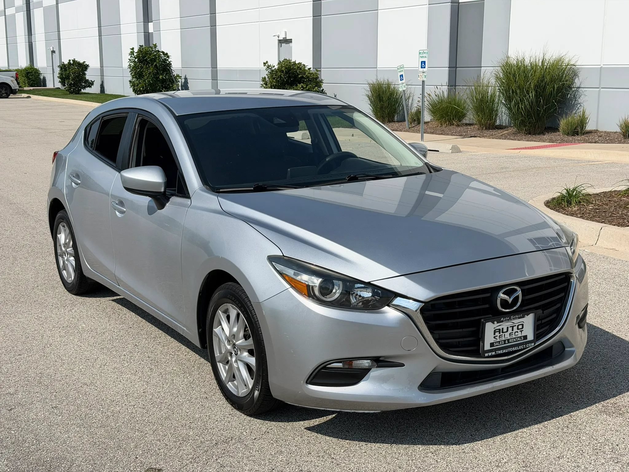 Used 2018 MAZDA MAZDA3 Sport FWD image 3