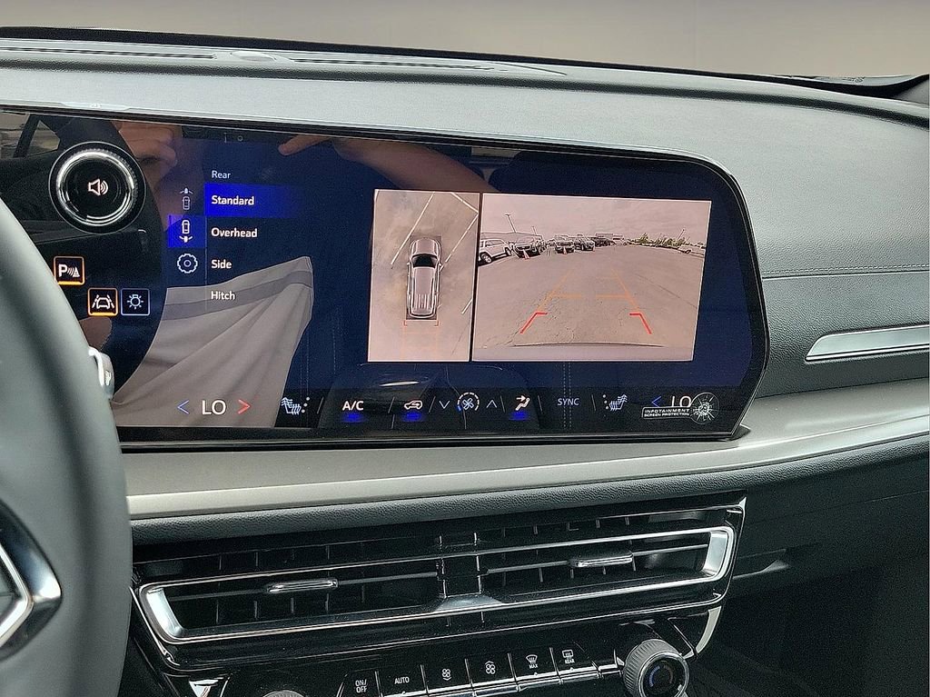 New 2026 Chevrolet Traverse LT w/ Sun and Wheel Package FWD image 17