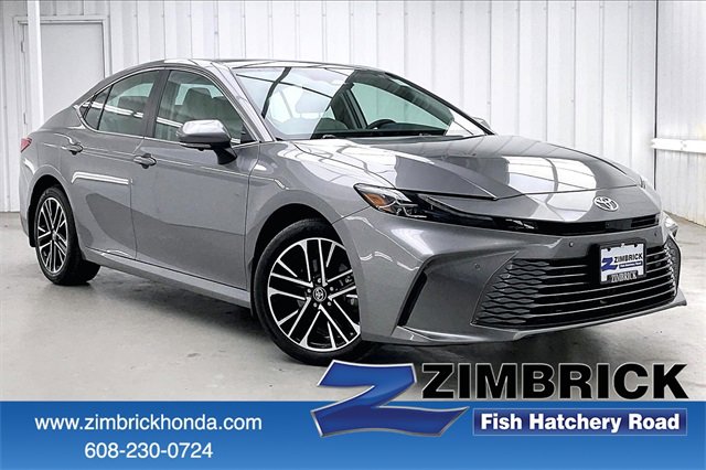 Used 2025 Toyota Camry XLE image 1