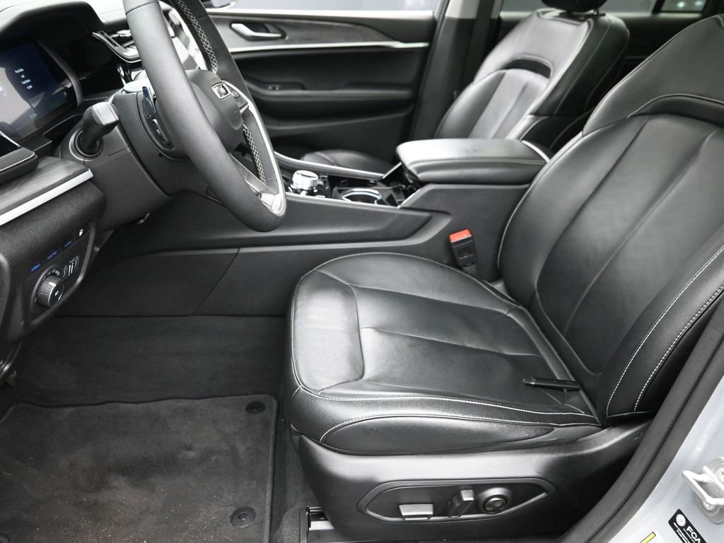 Used 2022 Jeep Grand Cherokee Limited 4xe image 15