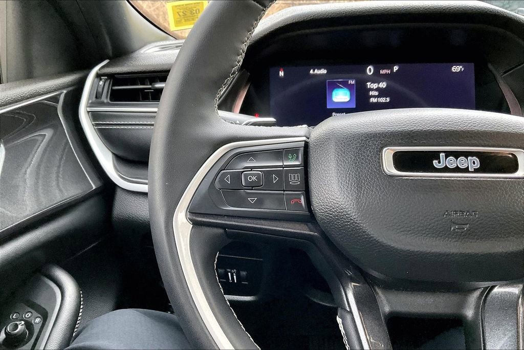 Used 2023 Jeep Grand Cherokee Altitude image 11