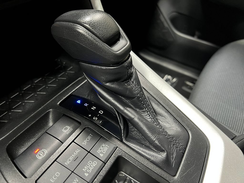 Used 2019 Toyota RAV4 LE w/ All Weather Liner Package AWD/4WD image 28