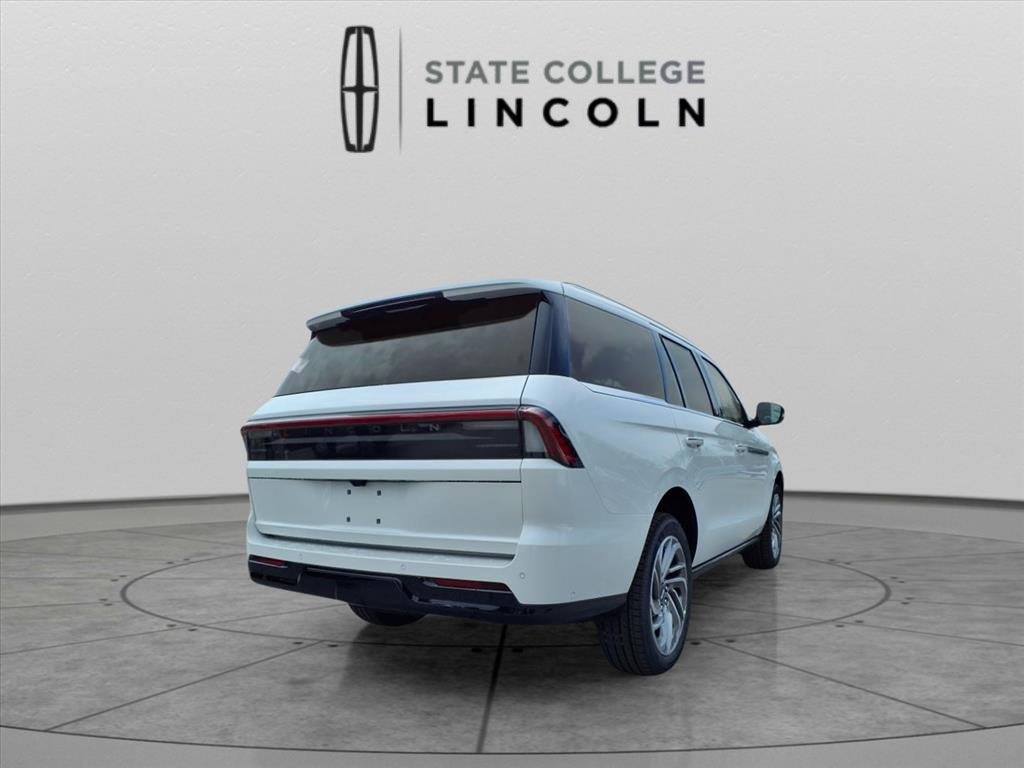 New 2025 Lincoln Navigator Reserve image 3
