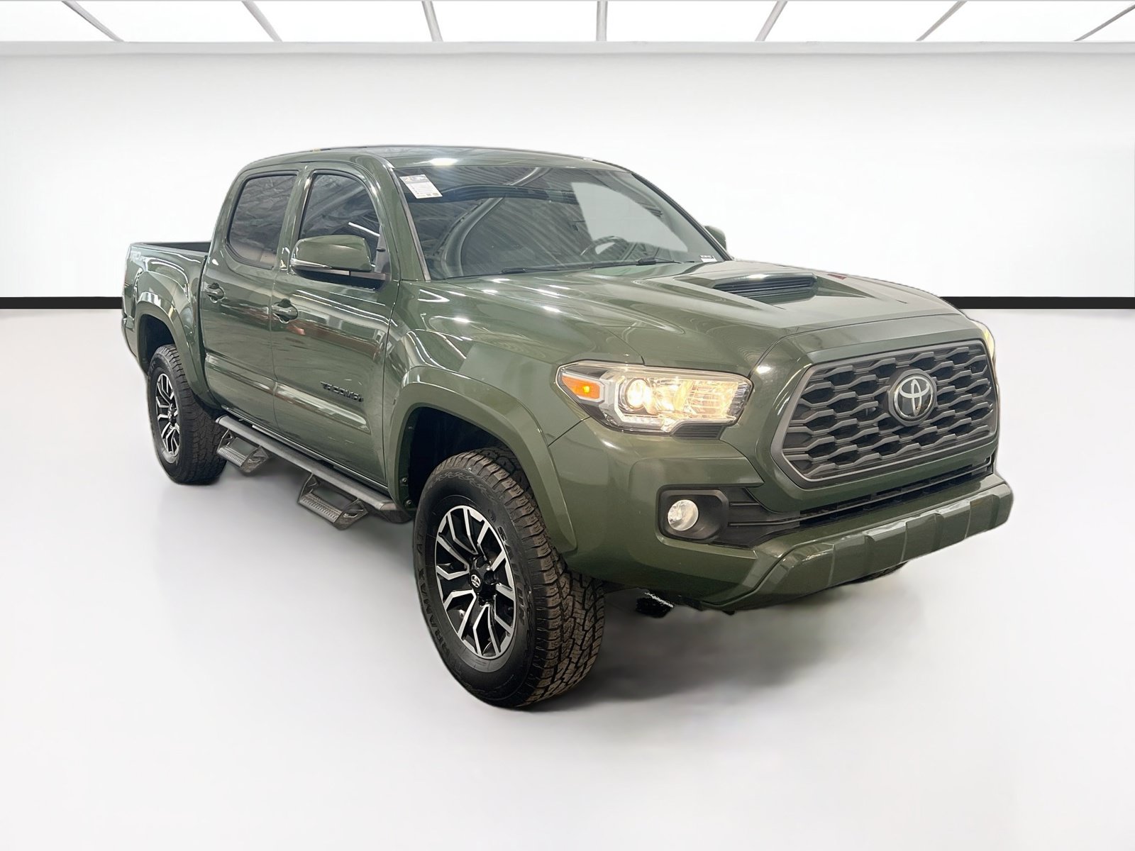 Used 2021 Toyota Tacoma TRD Sport w/ Technology Package RWD image 3