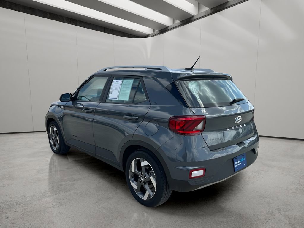 Used 2024 Hyundai Venue SEL image 3