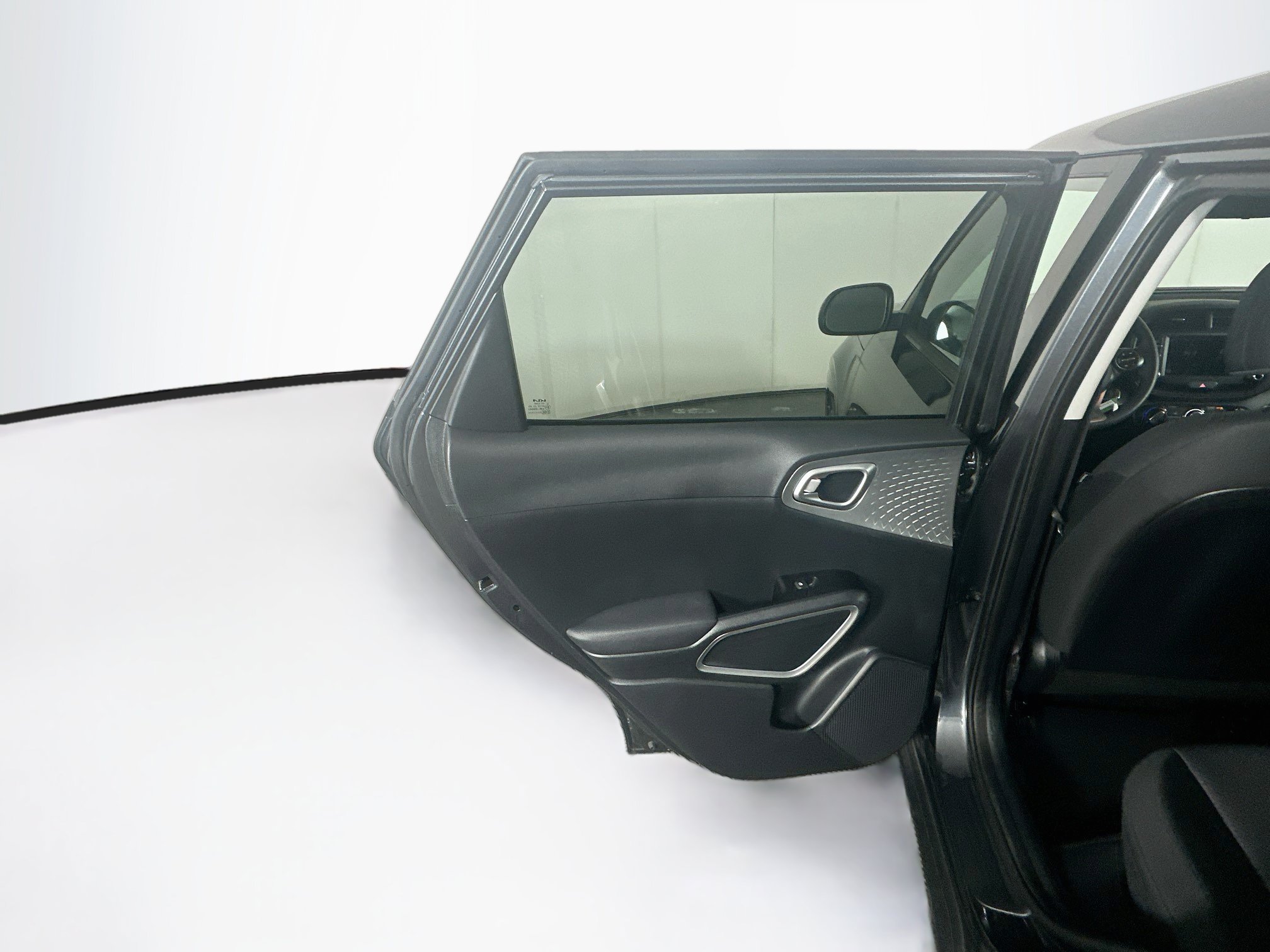 Used 2025 Kia Soul LX w/ LX Technology Package FWD image 25
