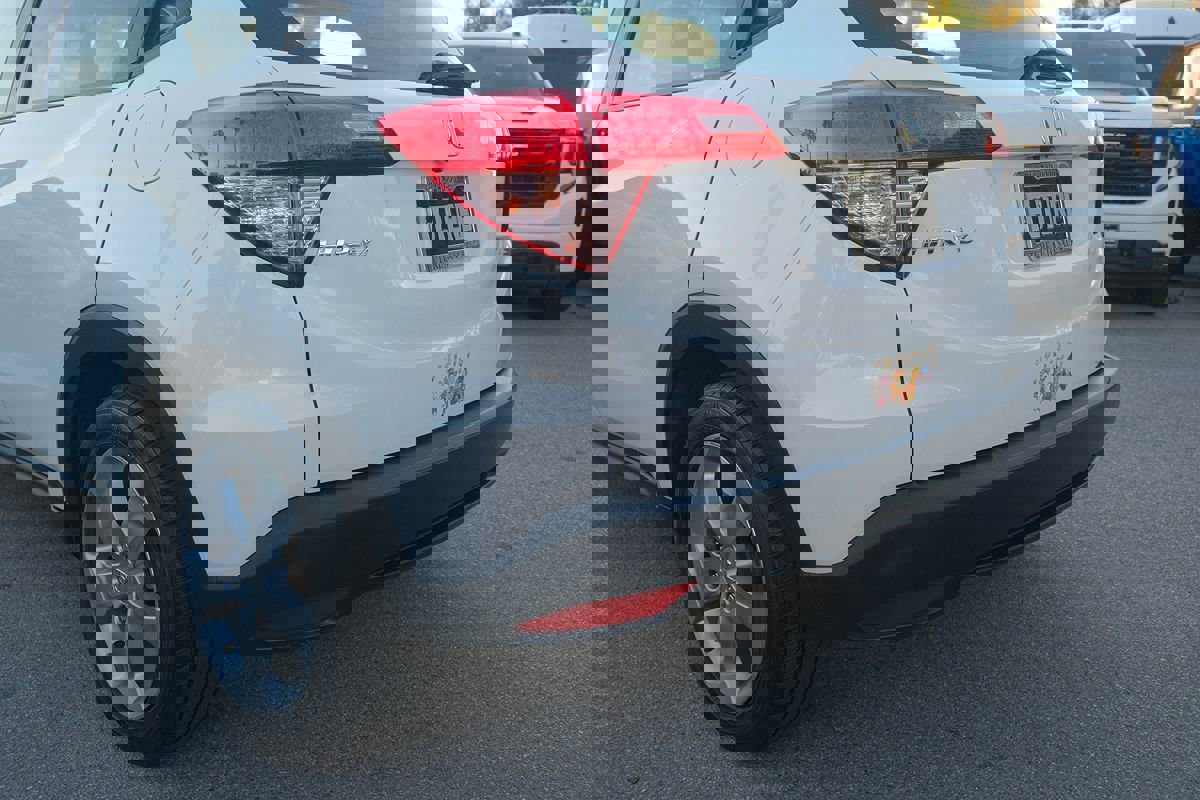 Used 2017 Honda HR-V LX image 38