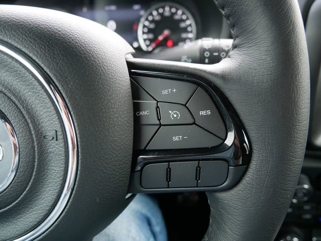 Used 2022 Jeep Renegade Altitude w/ Convenience Group image 26