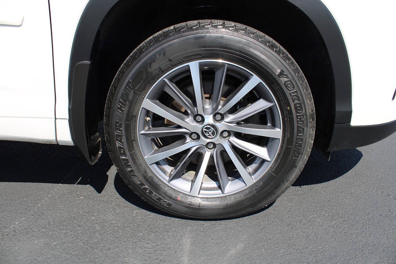 Used 2018 Toyota Highlander XLE AWD/4WD image 14