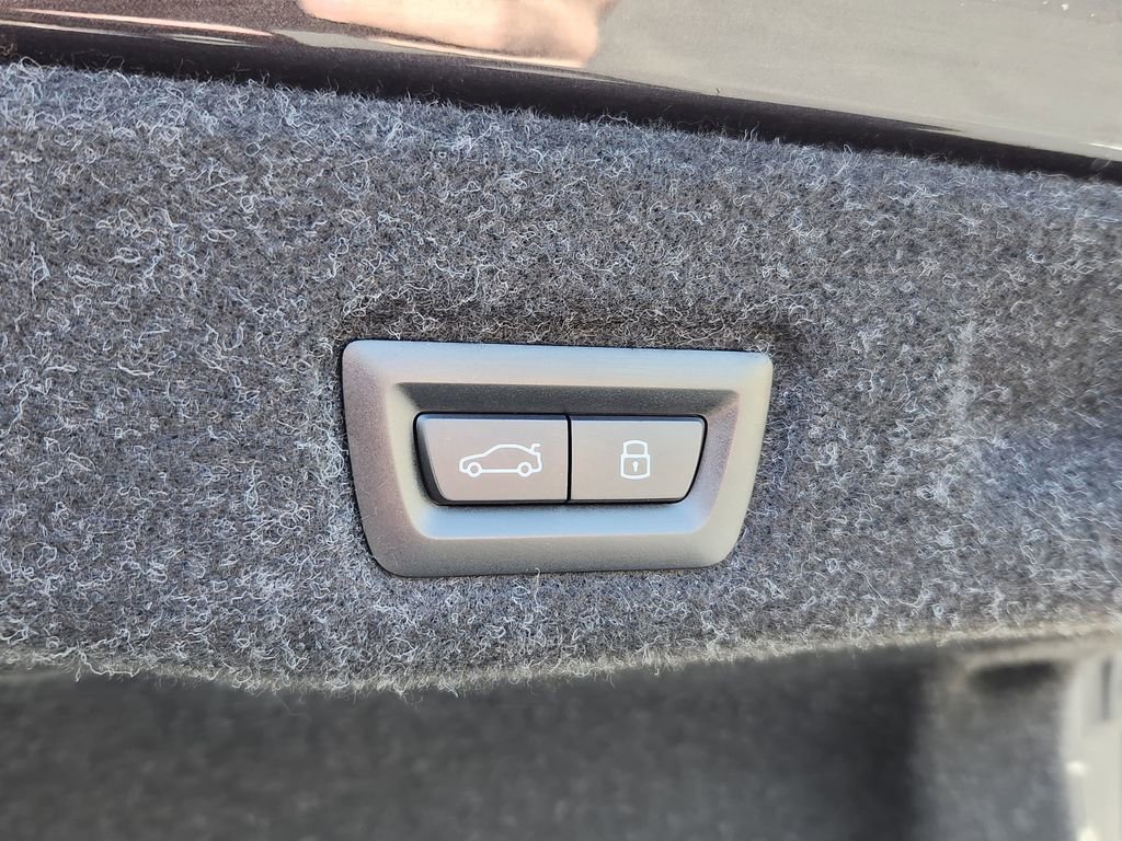 Used 2025 BMW i5 eDrive40i w/ Premium Package RWD image 26