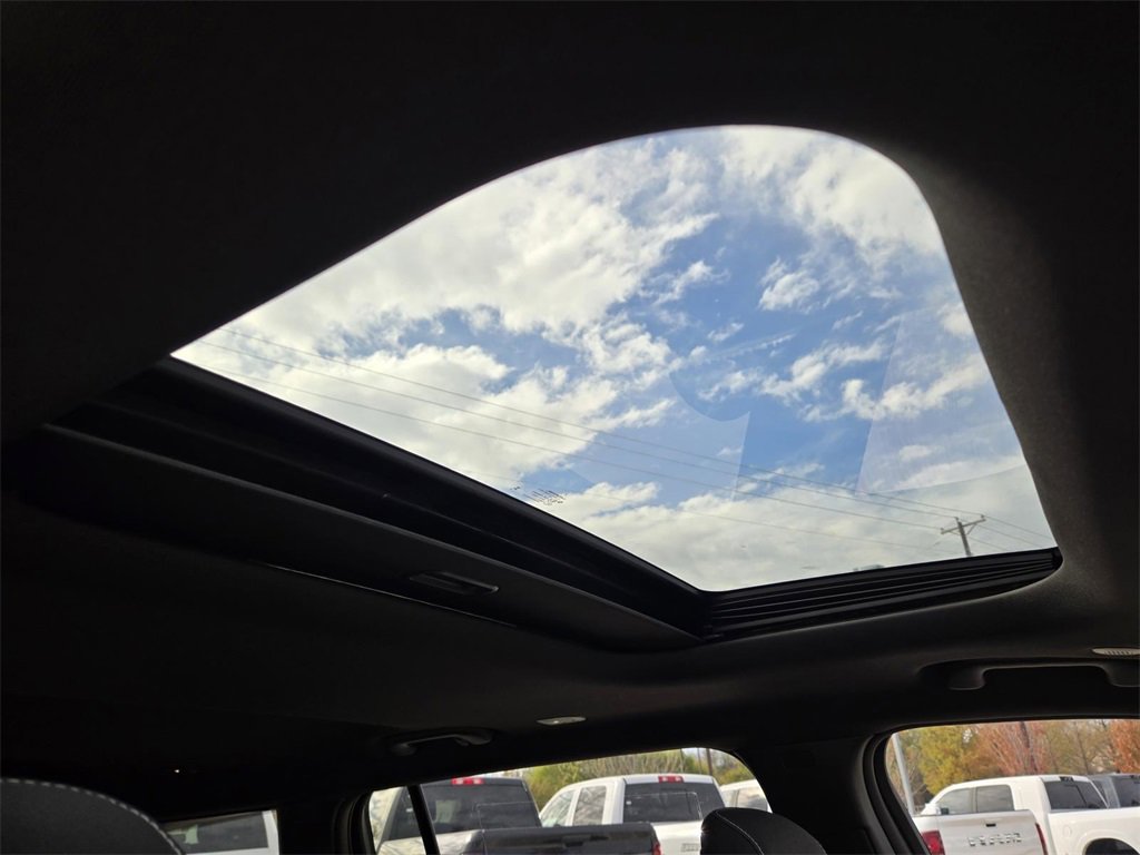 New 2025 Jeep Grand Cherokee L Laredo image 9