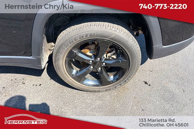 Used 2023 Jeep Grand Cherokee Altitude AWD/4WD image 19