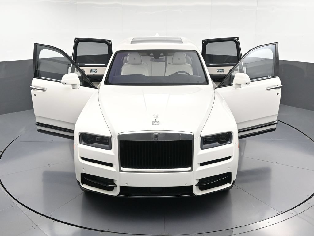 Certified 2022 Rolls-Royce Cullinan w/ Dark Exterior Package AWD/4WD image 38