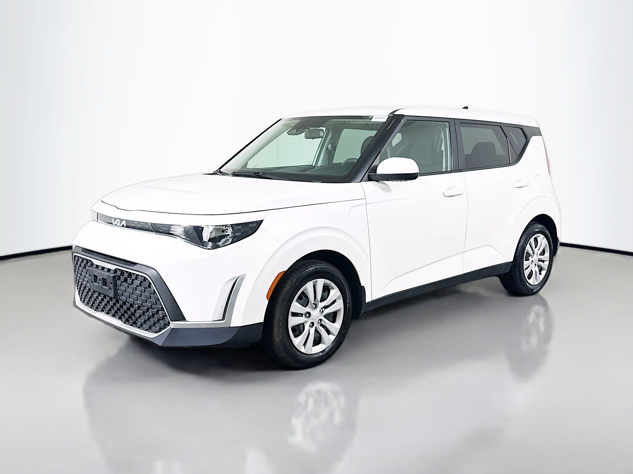 Used 2023 Kia Soul LX FWD image 4