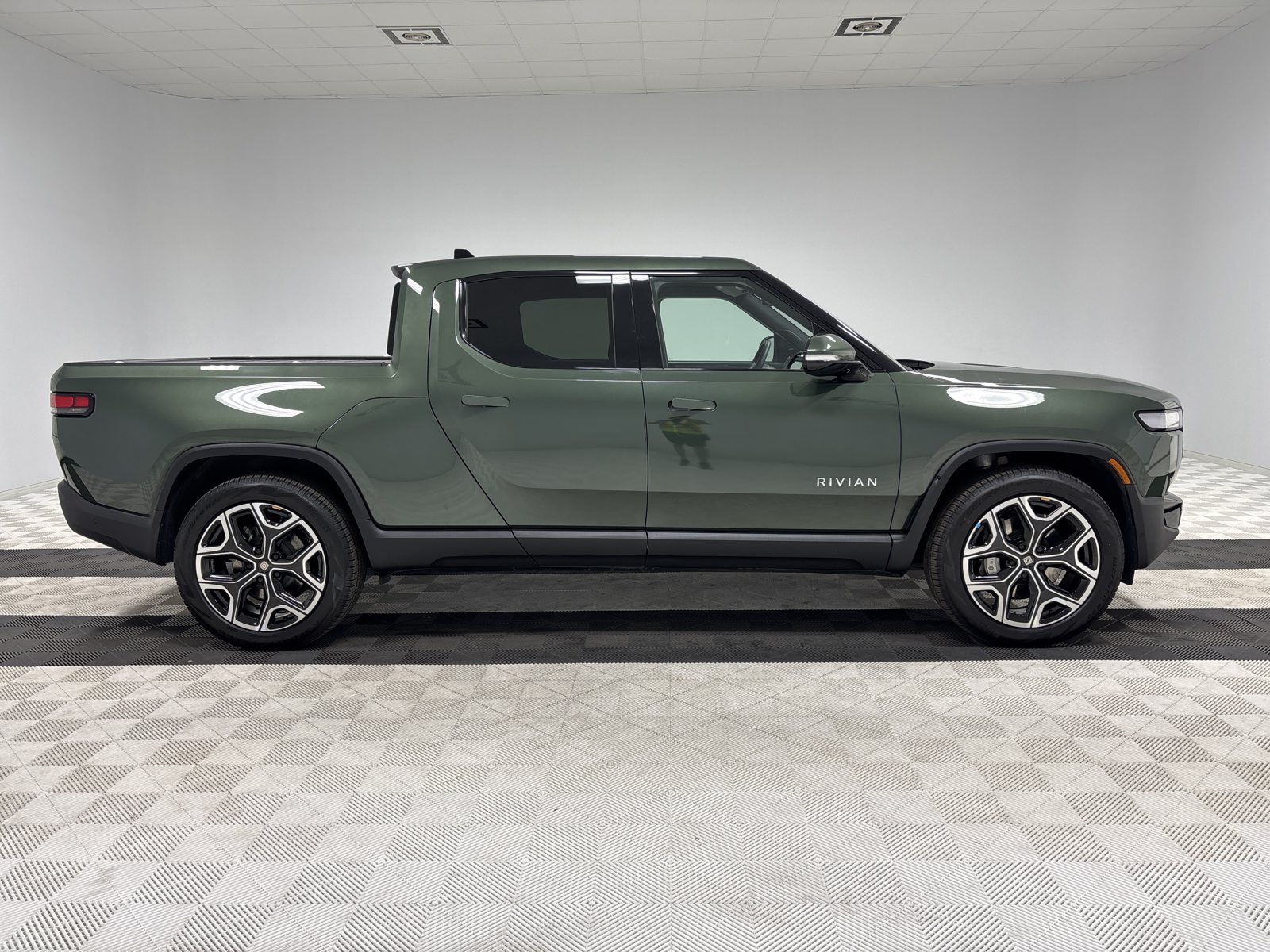 Used 2024 Rivian R1T Adventure Dual AWD/4WD image 6