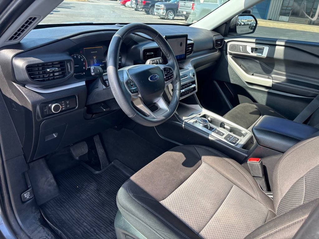 Used 2024 Ford Explorer XLT image 7