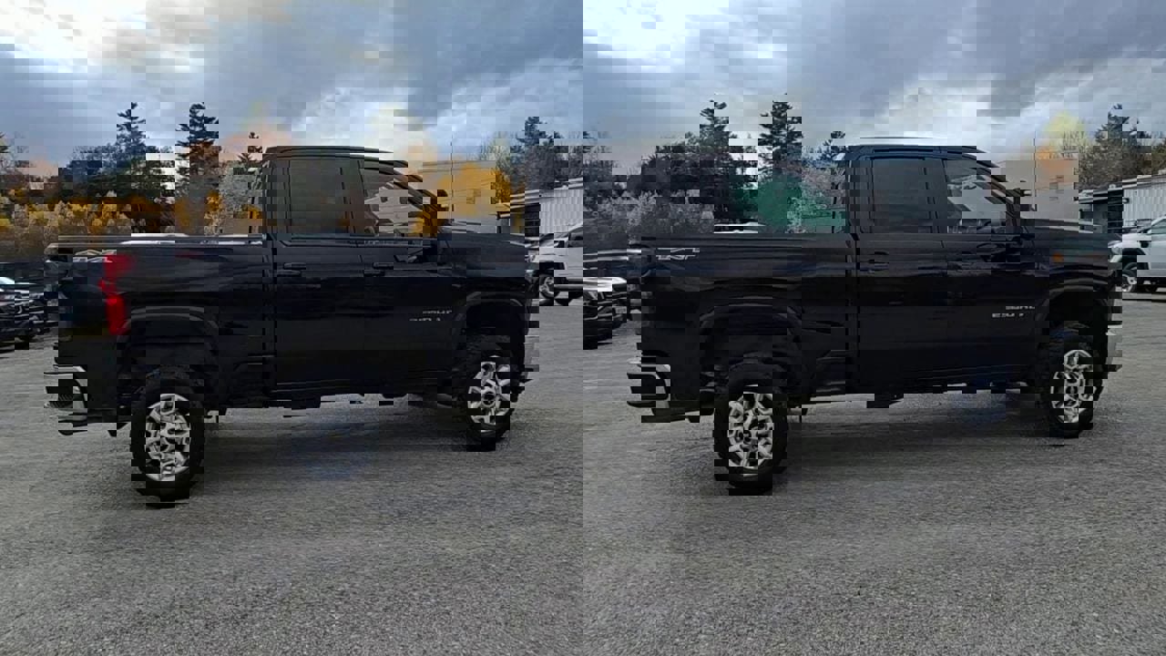 Used 2022 Chevrolet Silverado 2500 LT w/ Snow Plow Prep/Camper Package image 45
