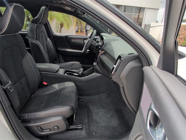 Used 2022 Volvo XC40 P8 Recharge Plus image 17