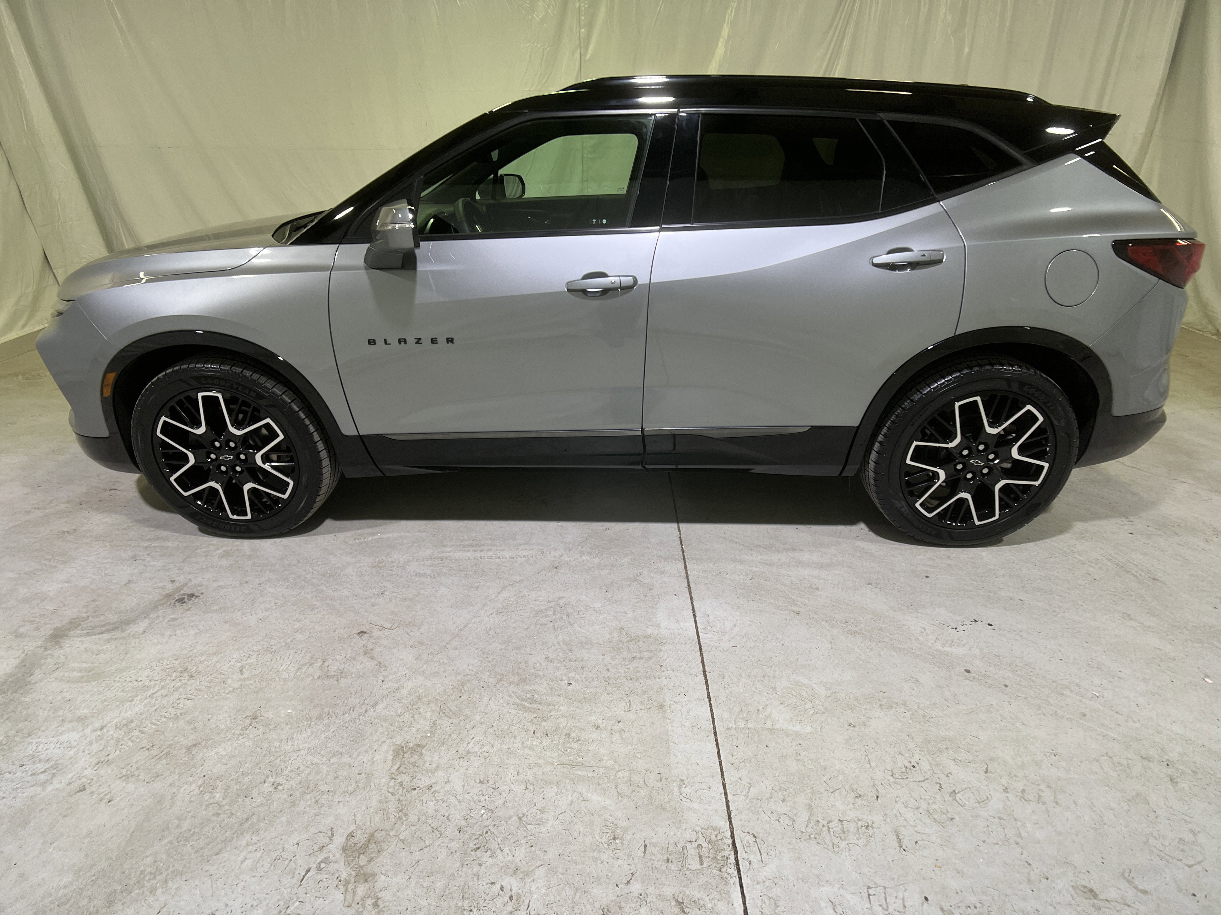 Certified 2023 Chevrolet Blazer RS w/ Driver Confidence II Package image 7