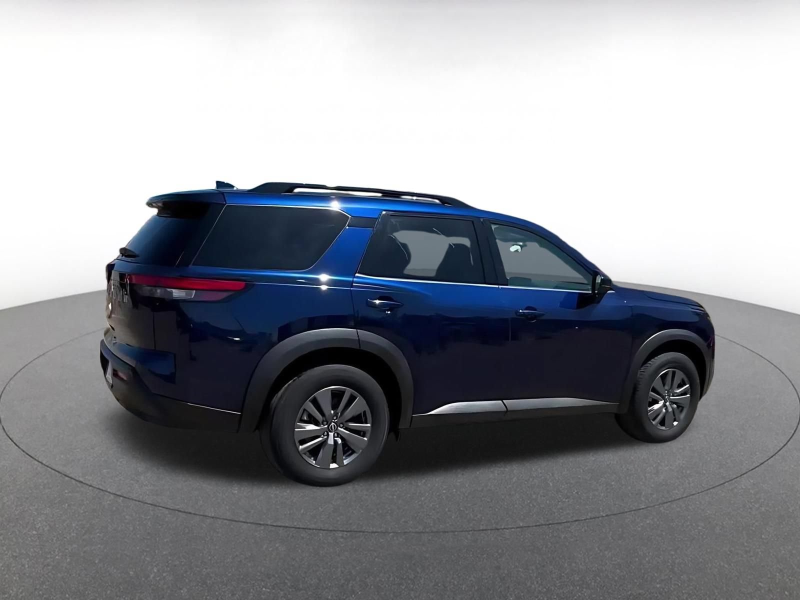 Used 2025 Nissan Pathfinder SV FWD image 14