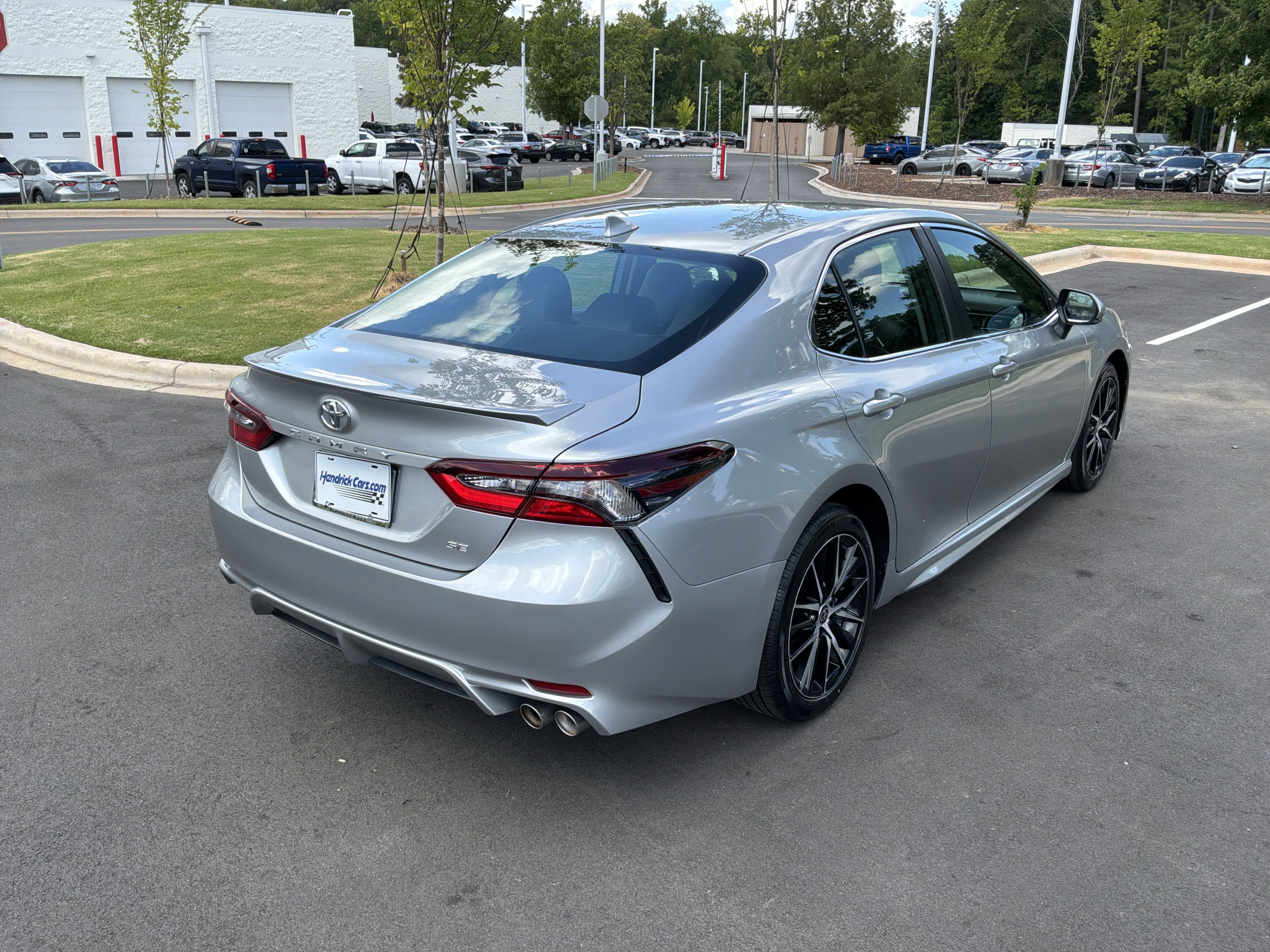 Used 2022 Toyota Camry SE FWD image 10