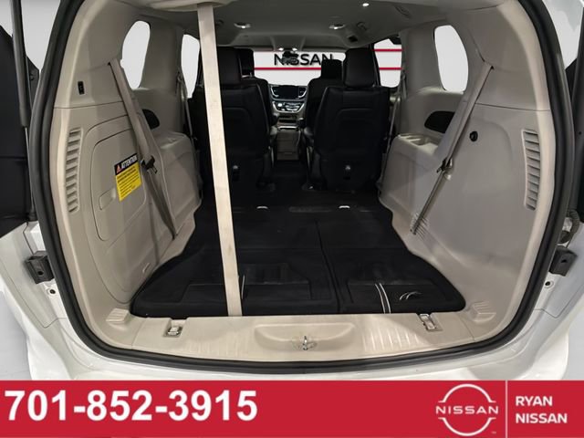 Used 2023 Chrysler Pacifica Touring-L image 36