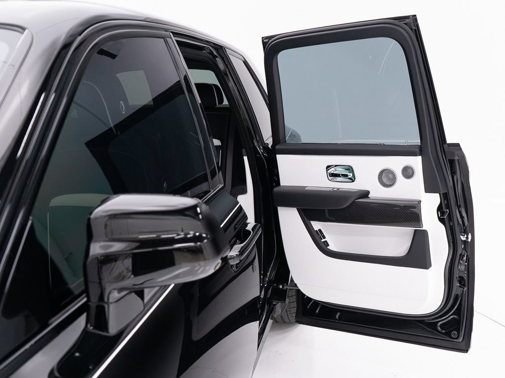 Certified 2026 Rolls-Royce Cullinan Black Badge AWD/4WD image 22