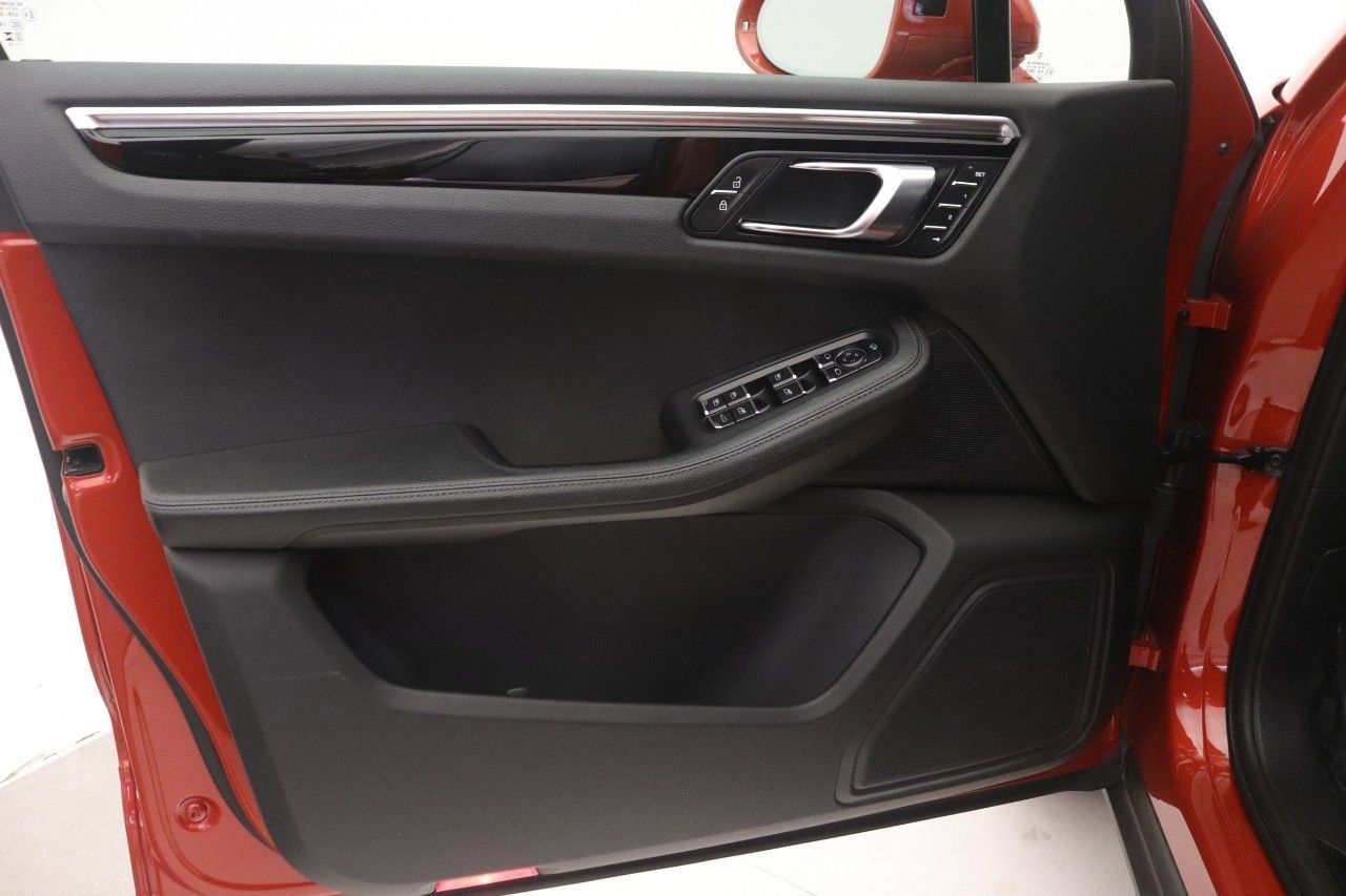 Used 2023 Porsche Macan Turbo image 20