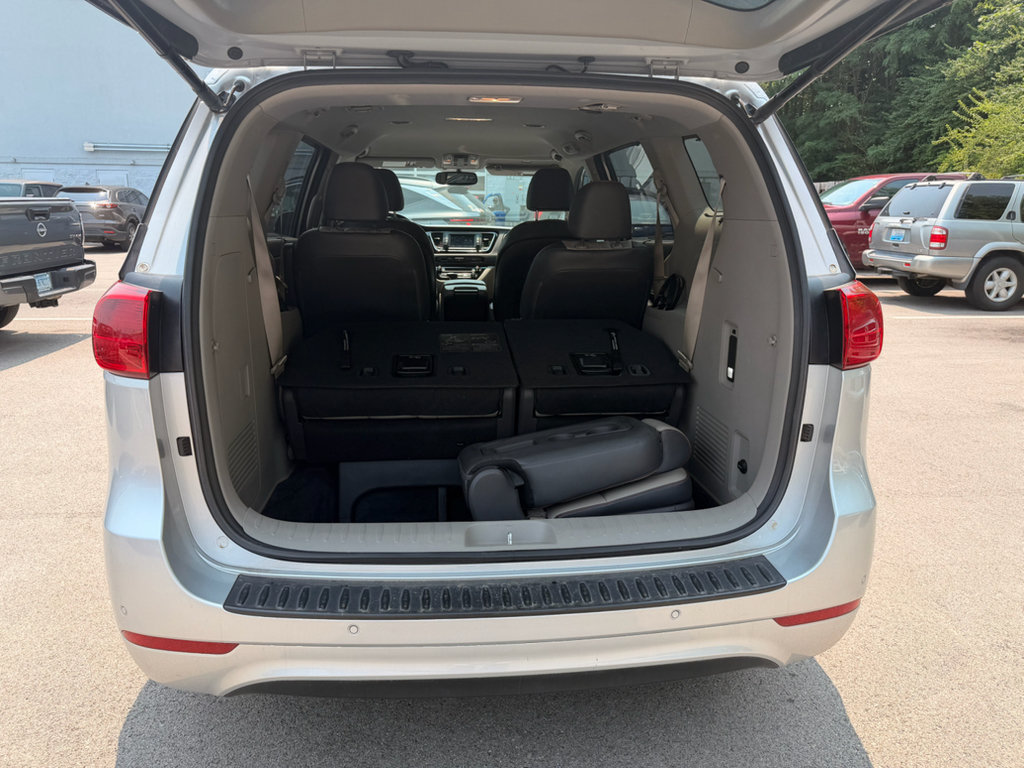 Used 2017 Kia Sedona EX FWD image 9