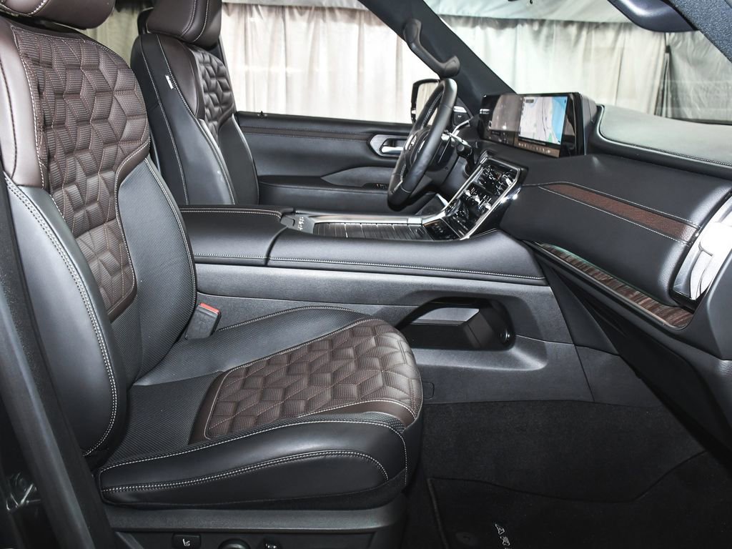 Used 2025 Nissan Armada Platinum Reserve AWD/4WD image 63