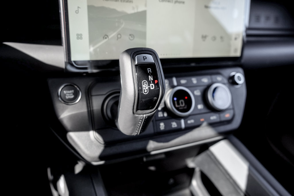 New 2026 Land Rover Defender 110 X-Dynamic SE AWD/4WD image 15