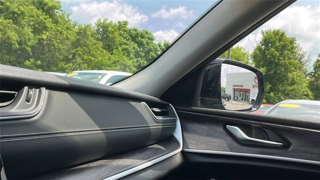 Used 2022 Jeep Grand Cherokee Limited image 18