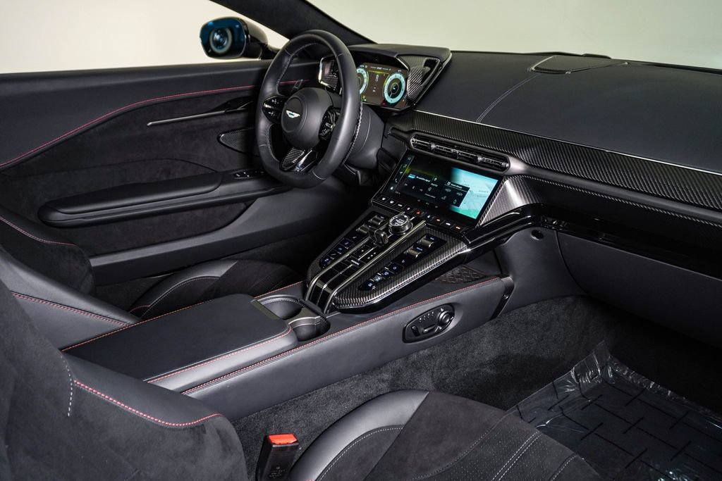 Used 2026 Aston Martin V8 Vantage S RWD image 17