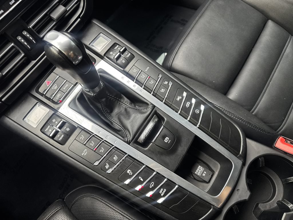 Used 2020 Porsche Macan Turbo AWD/4WD image 67
