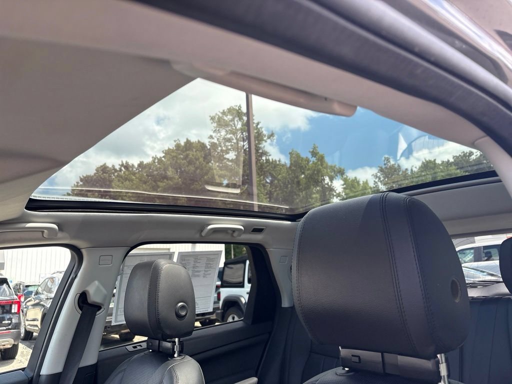 Used 2019 Land Rover Discovery Sport HSE AWD/4WD image 13