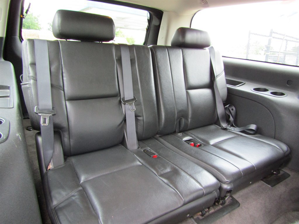 Used 2011 Cadillac Escalade ESV Premium RWD image 7