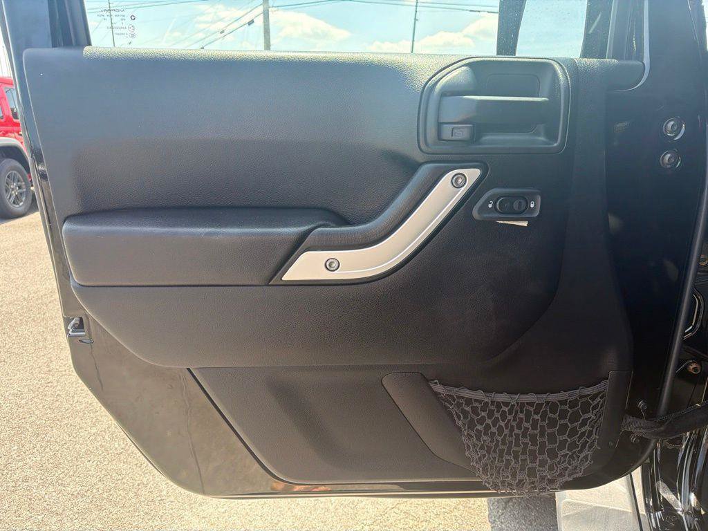 Used 2017 Jeep Wrangler Unlimited Sahara AWD/4WD image 25