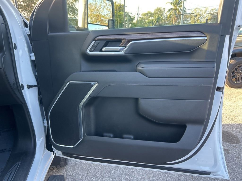 Used 2025 Chevrolet Silverado 2500 LT w/ Convenience Package image 27