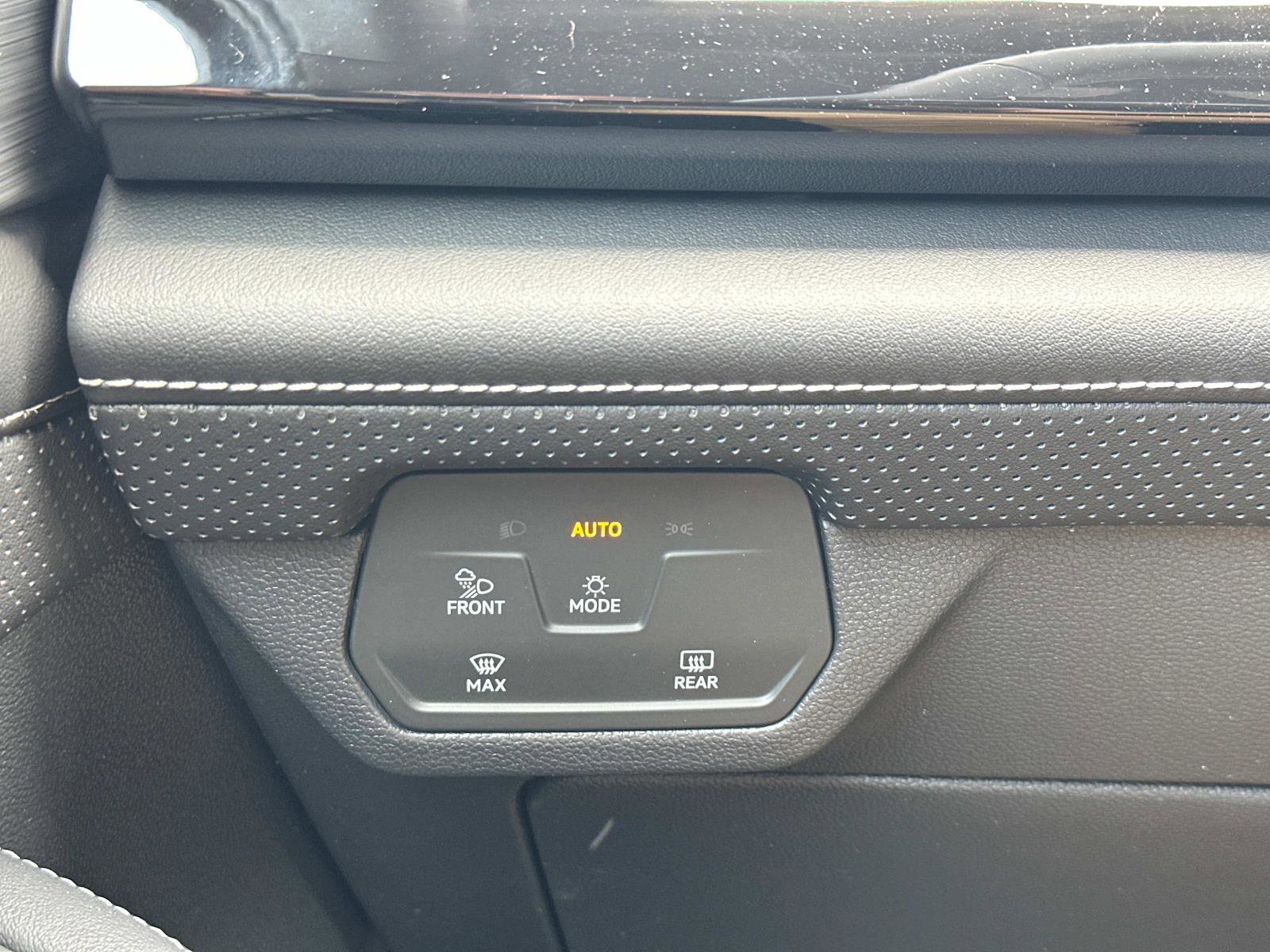 New 2025 Volkswagen Atlas Cross Sport SE image 26