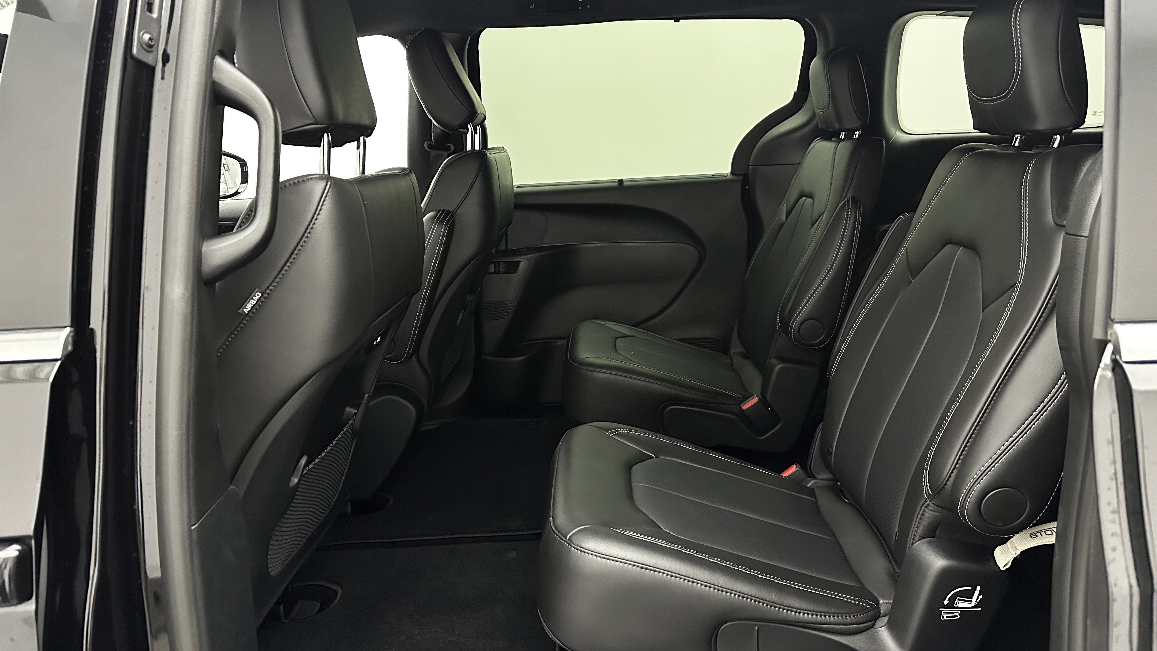Used 2025 Chrysler Pacifica Select image 26