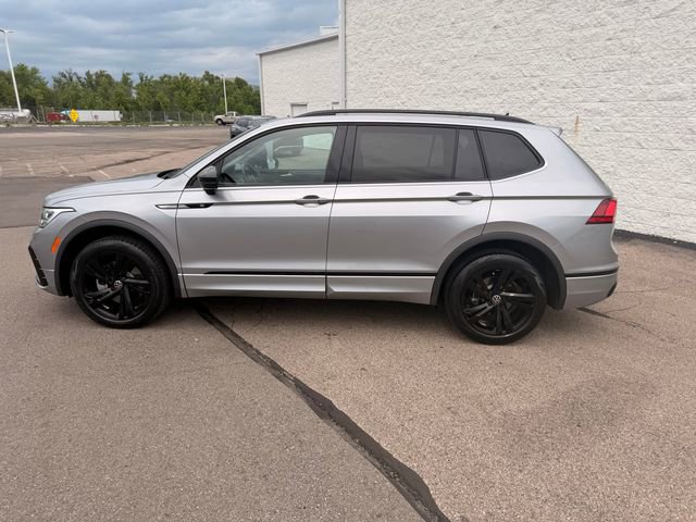 Certified 2024 Volkswagen Tiguan SE R-Line AWD/4WD image 2