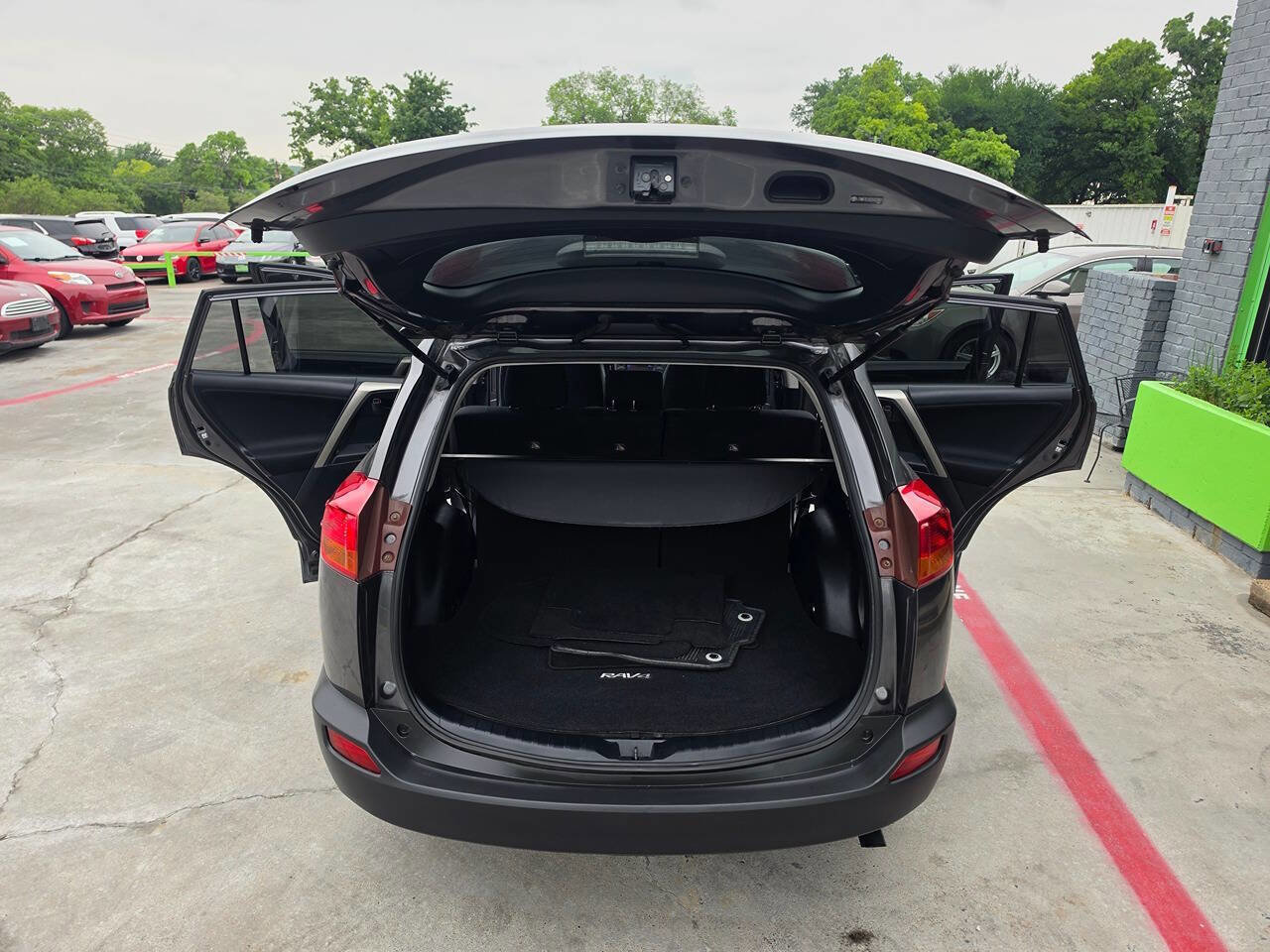 Used 2013 Toyota RAV4 XLE FWD image 27