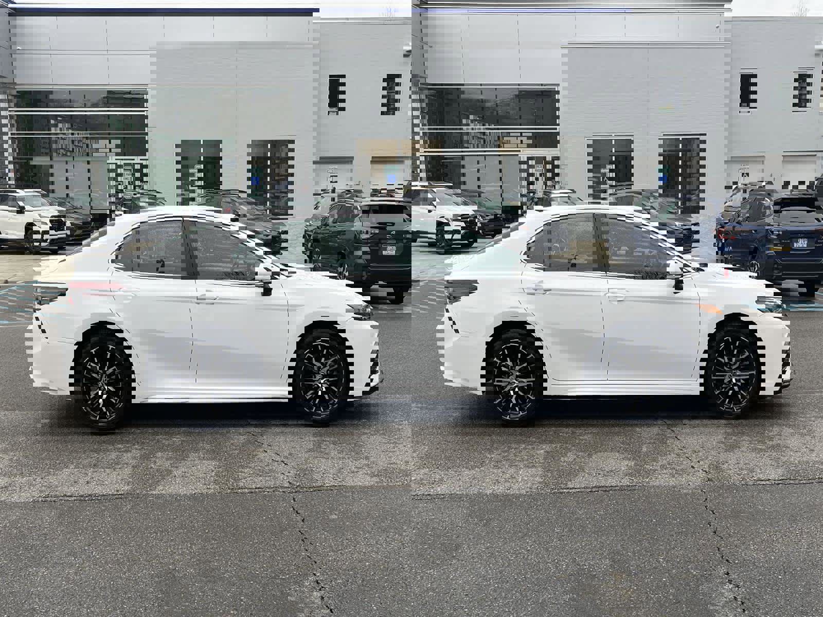 Used 2023 Toyota Camry SE image 6