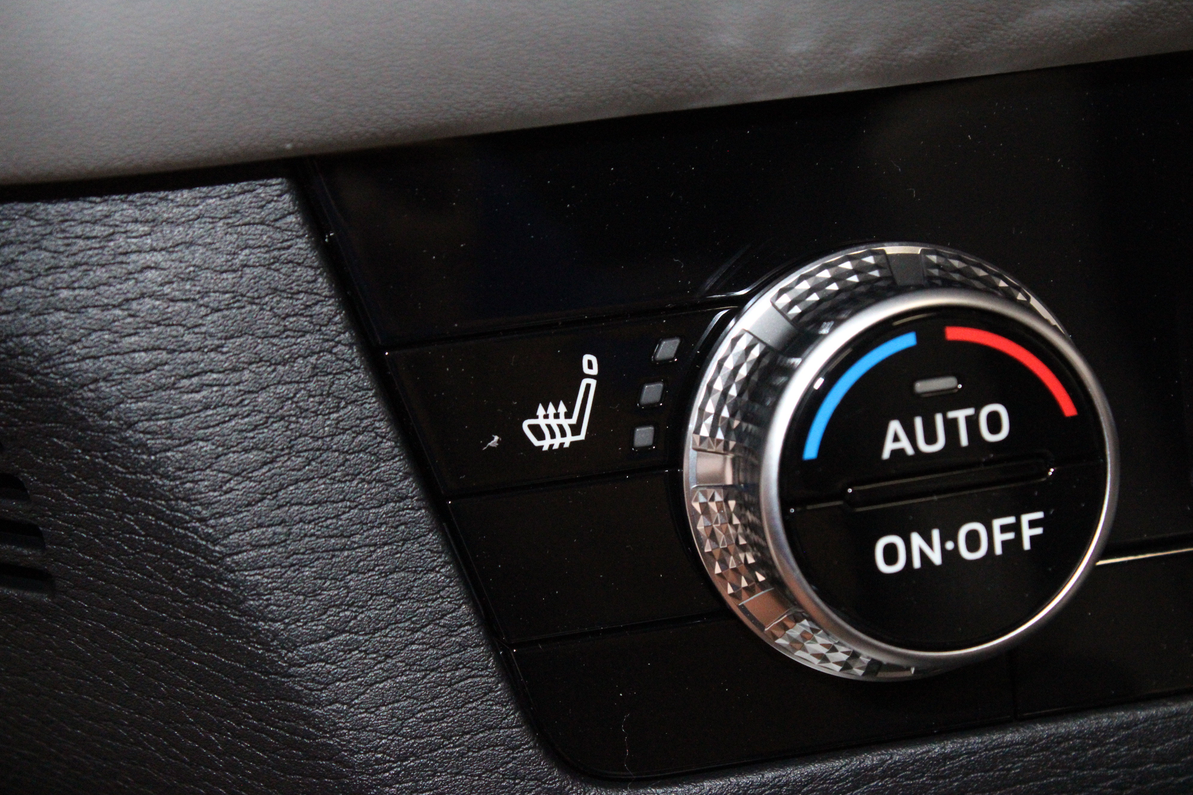 New 2025 Mitsubishi Outlander SE image 27
