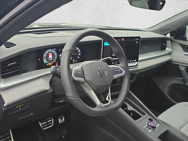 New 2026 Volkswagen Tiguan SE R-Line FWD image 5
