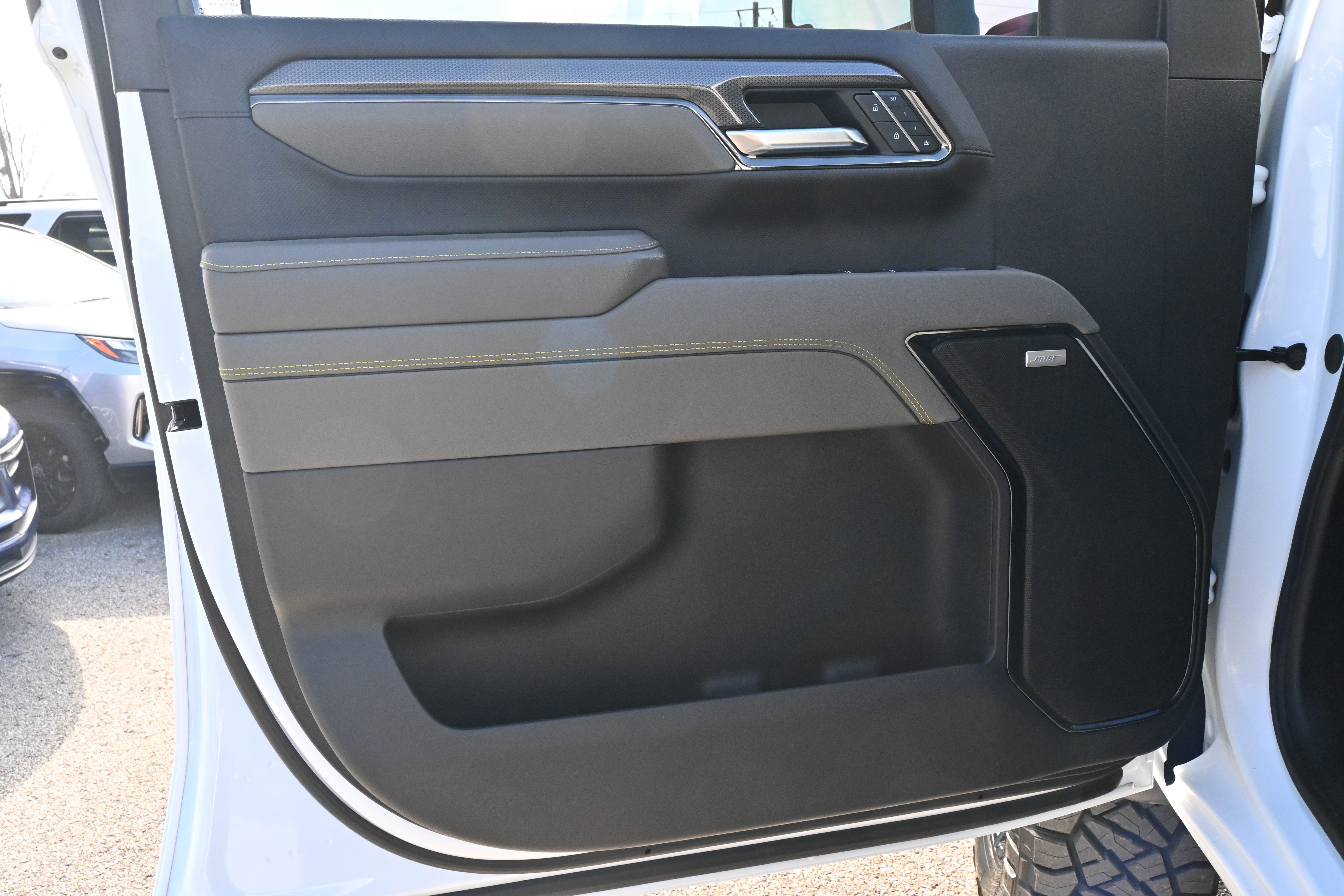 Used 2025 Chevrolet Silverado 2500 ZR2 w/ Technology Package image 30