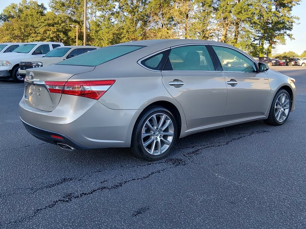 Used 2015 Toyota Avalon XLE Touring FWD image 4