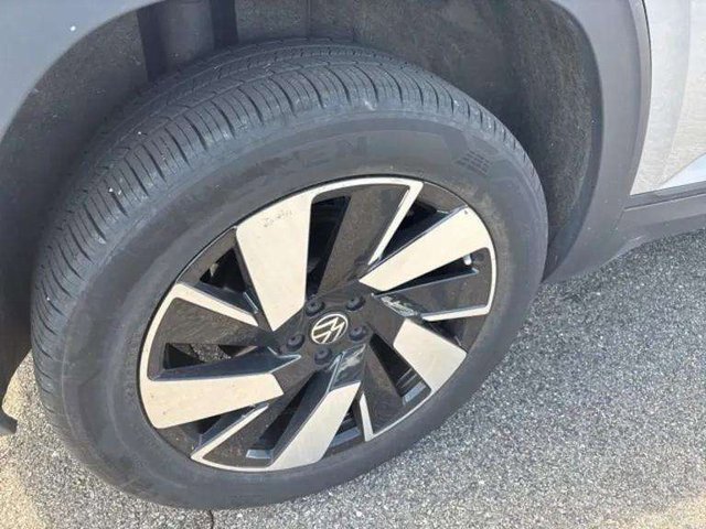 Used 2024 Volkswagen Atlas Cross Sport SE image 20