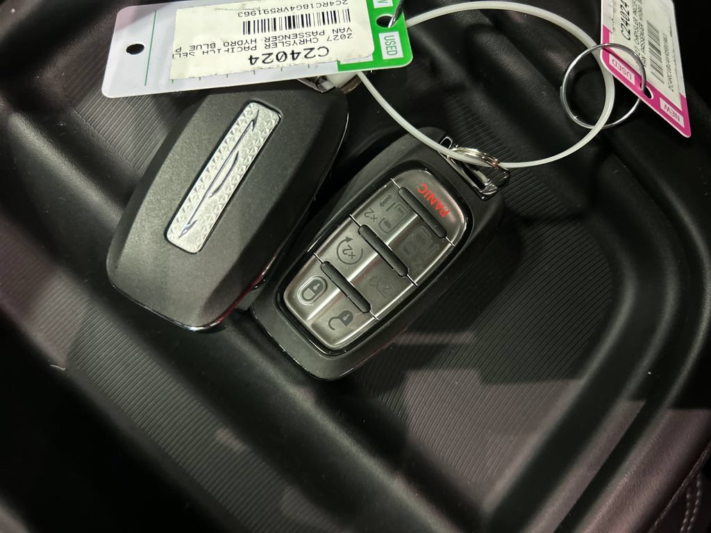 New 2027 Chrysler Pacifica Select FWD image 20