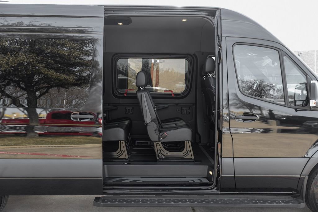 Used 2025 Mercedes-Benz Sprinter 2500 w/ Dashboard Charging Package image 37